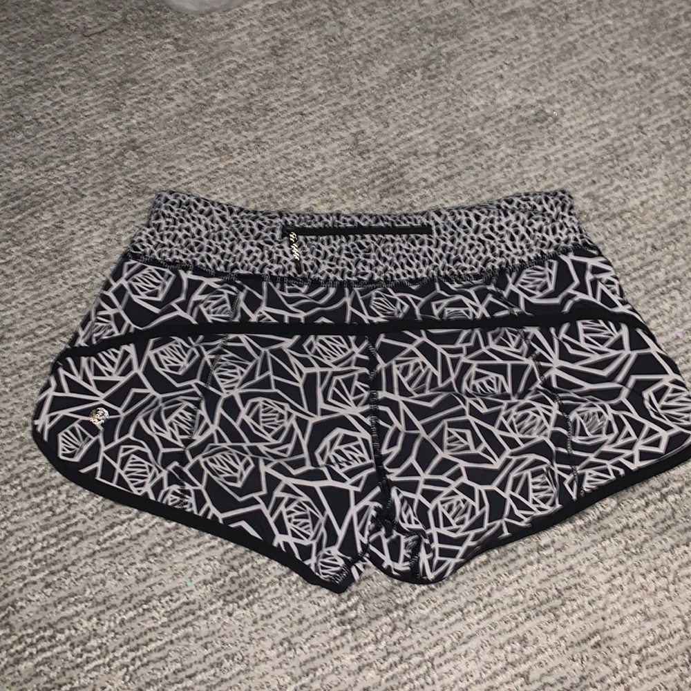 lululemon speed up low rise 2.5”